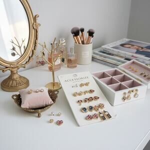 3/$25 - Accessorize London Earring Set